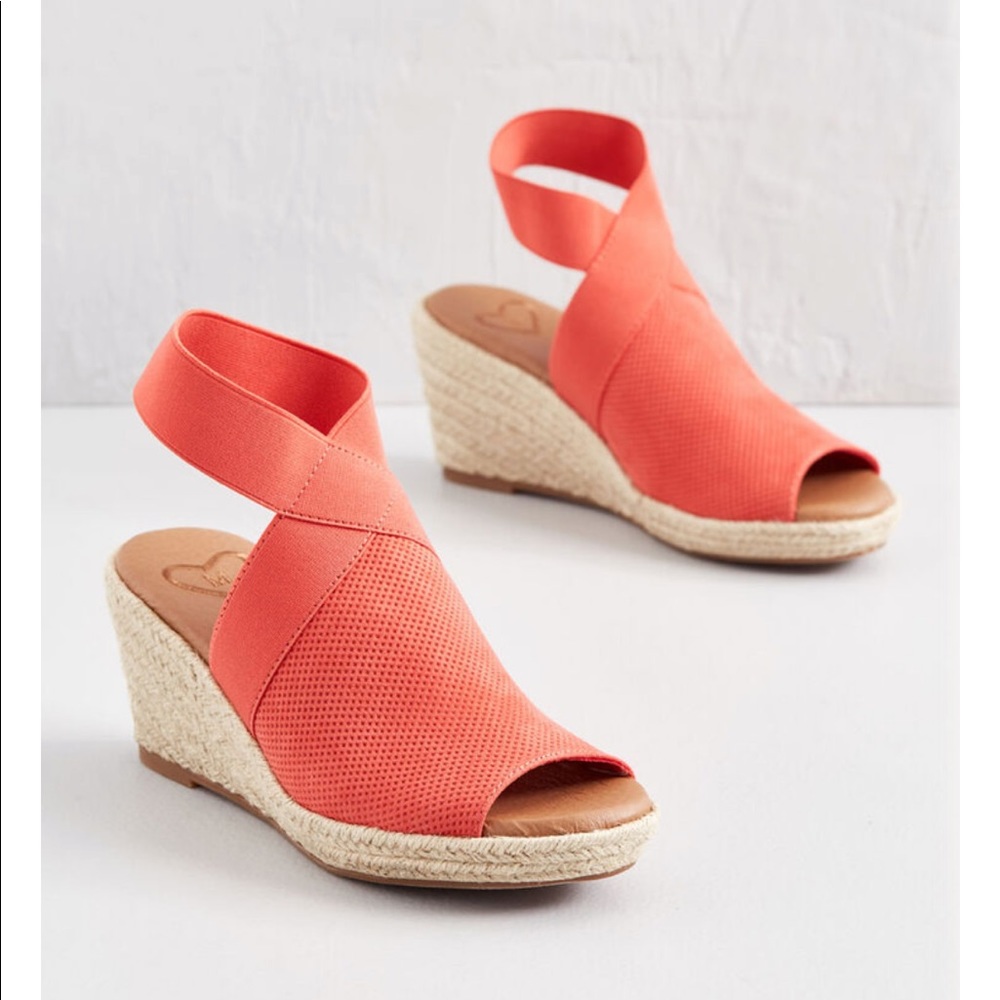 Modcloth New Heights Wedges ✨